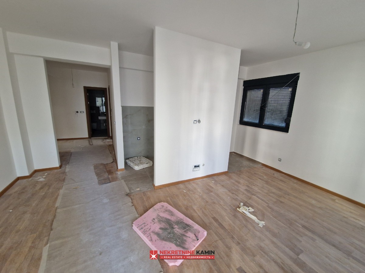 Nov neuseljavan komforan jednosoban stan Budva, naselje Rozino 